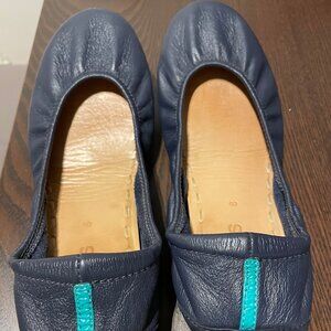 Classic Tieks Size 8 in California Navy
